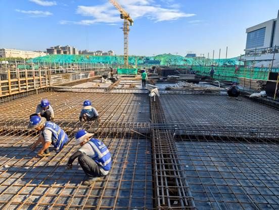 图片包含 户外, 建筑, 摩托车, 轨道 AI 生成的内容可能不正确。